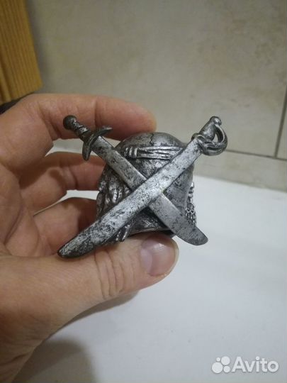 Череп фигурка