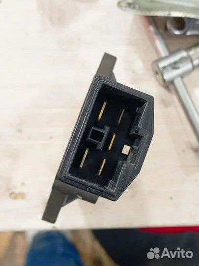 Реле-регулятор Honda SH633-12