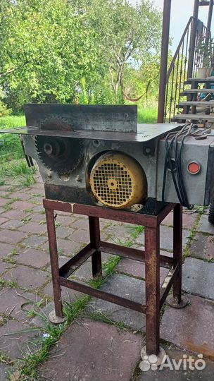 Деревообрабатывающий станок