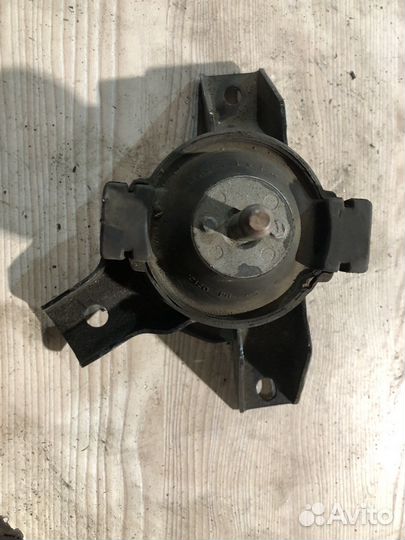 Опора, подушка двигателя правая Hyundai Getz