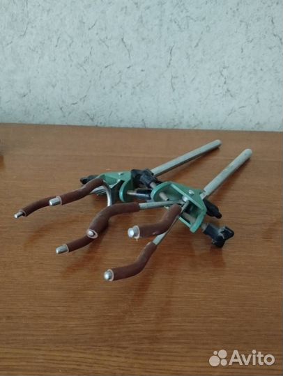 Зажим лабораторный