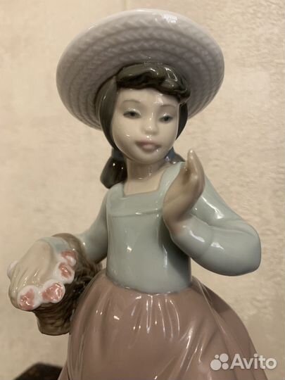 Фарфоровая статуэтка Nao Lladro