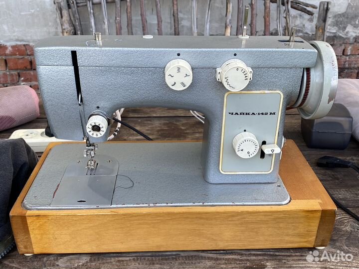 Швейная машинка бу чайка 142М