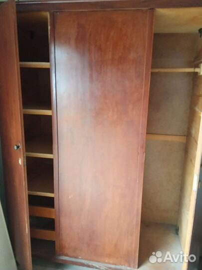 Шкаф