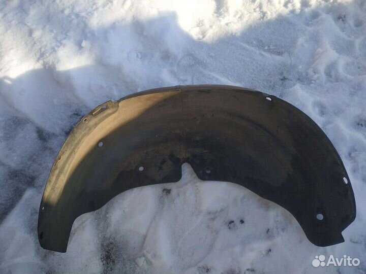 Подкрылок задний правый