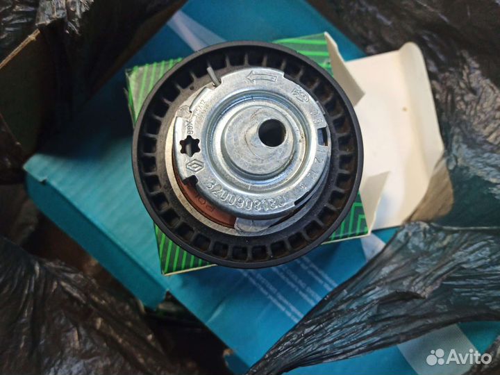 Водяная помпа с роликом Renault Clio Logan Megan