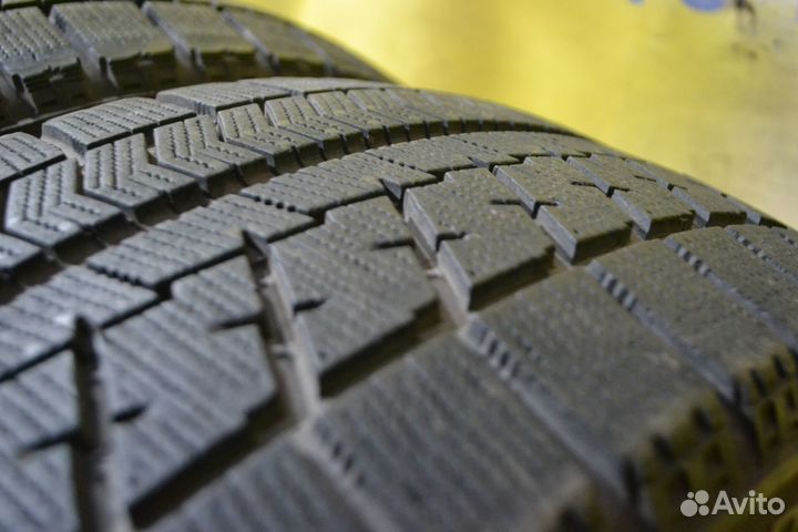 Bridgestone Blizzak VRX 215/50 R17