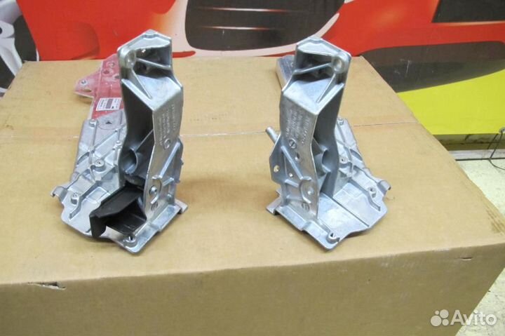 Mercedes Benz GLC x253 2015- кронштейн передней