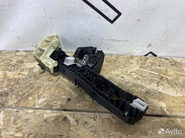 Кронштейн ручки двери задний правый Mercedes-Benz