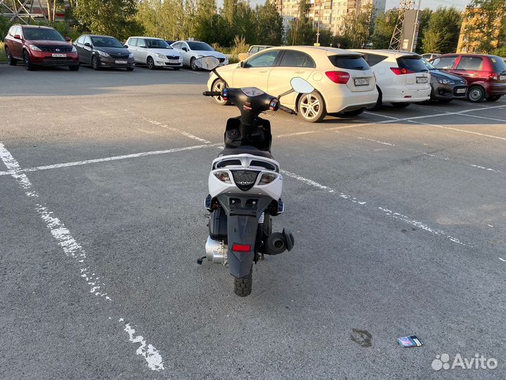 Скутер Vento Corsa