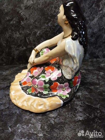 Фарфоровые и другие статуэтки