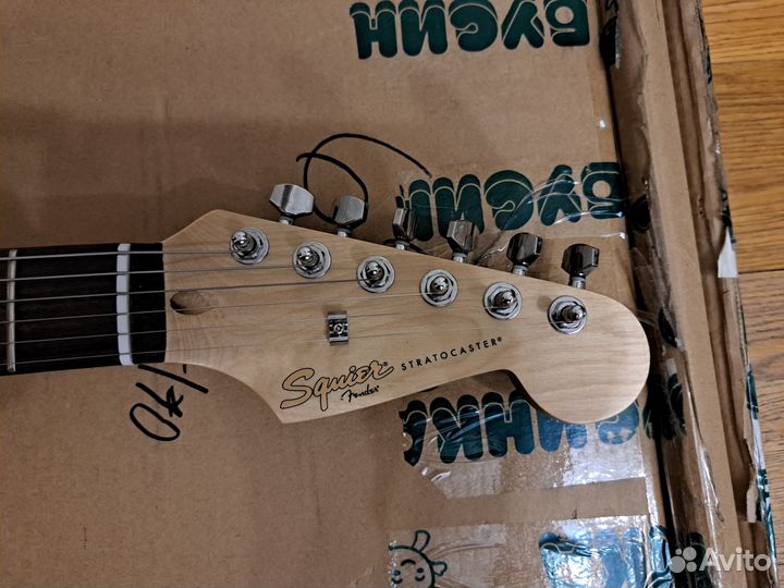 Электрогитара Fender Squier MM Stratocaster HT