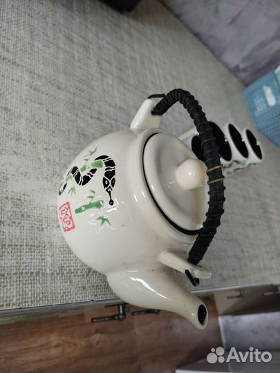 Заварочный чайник с кружками