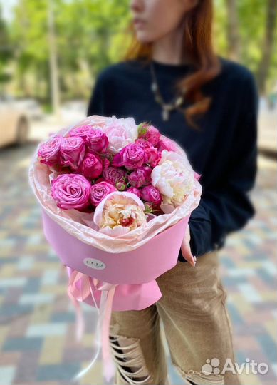 Букет с пионами