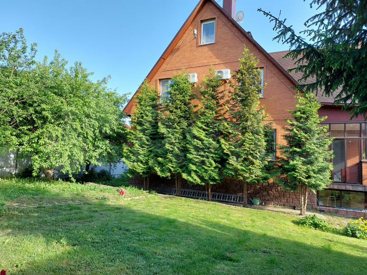 Коттедж 410 м² на участке 12 сот.