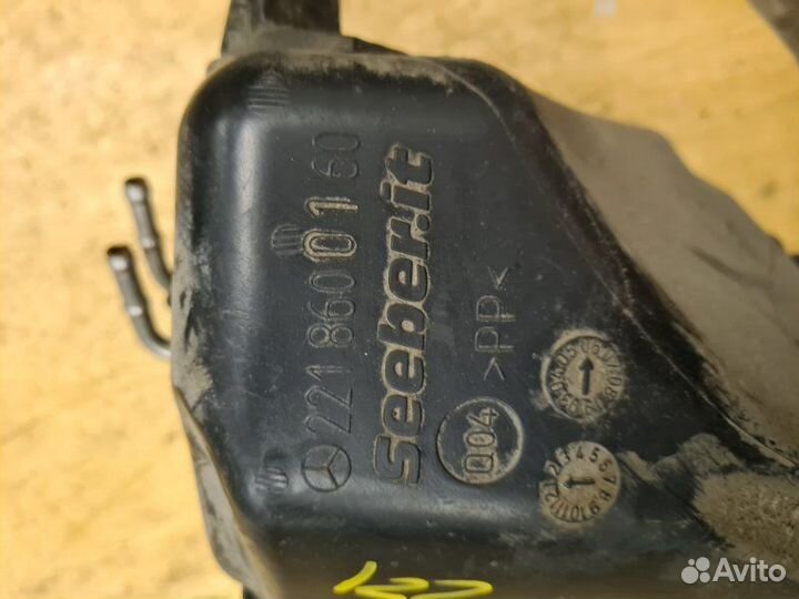 Бачок стеклоомывателя Mercedes-Benz S-Klass седан