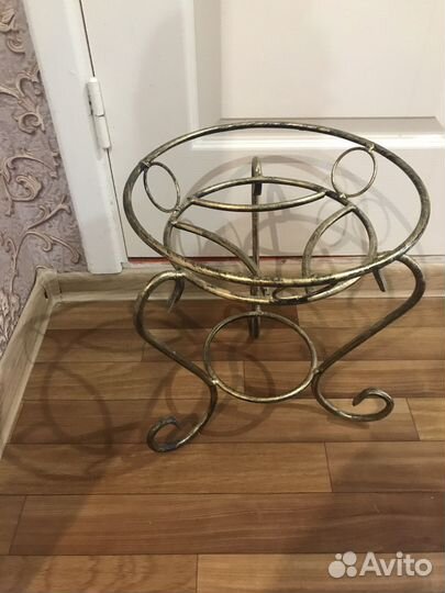 Подставка для цветов металлическая