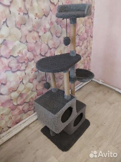 Кошачий домик с когтеточкой