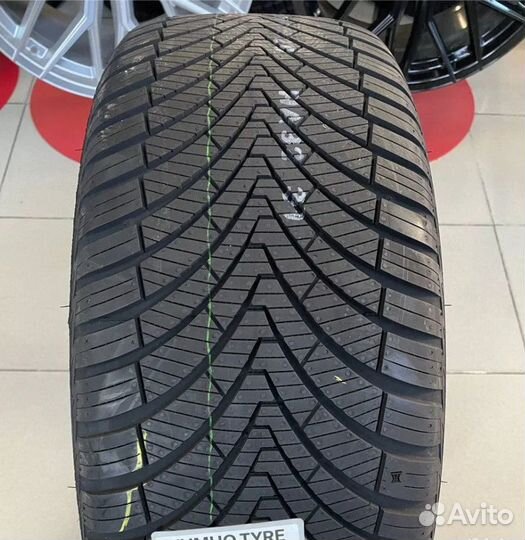 Kumho Solus 4S HA32 215/55 R17 98W