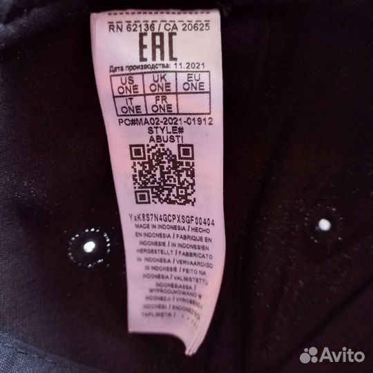 2 бейсболки Guess