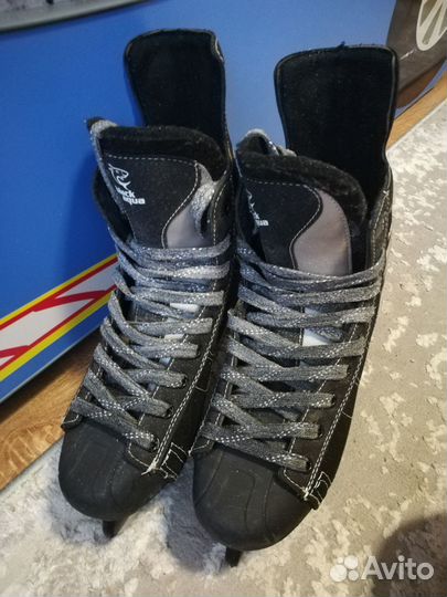 Коньки хоккейные