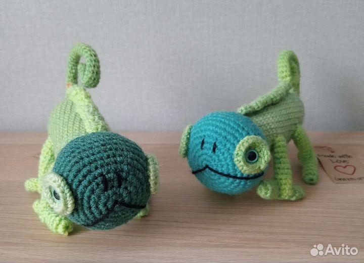 Вязаная игрушка Хамелеон