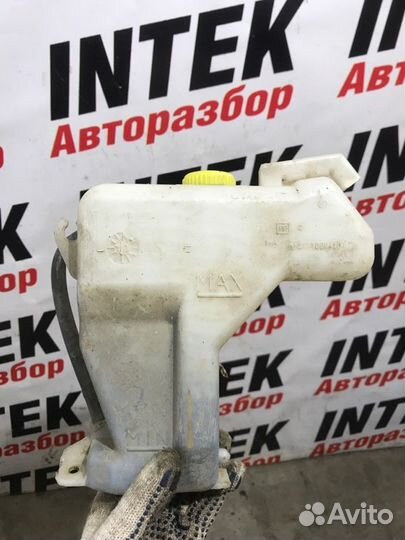 Бачок расширительный Nissan P12