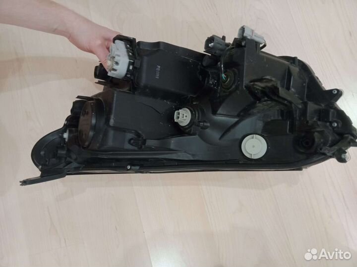 Фара правая передняя Toyota RAV4 оригинал