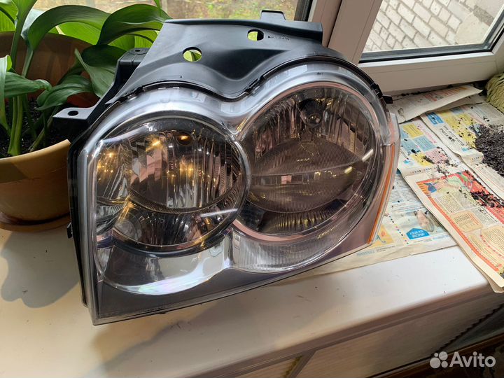 Фара jeep grand cherokee wk