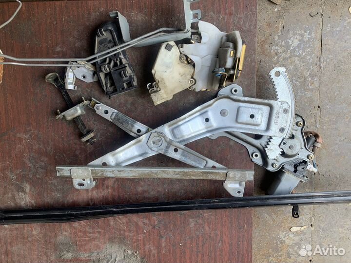 Стекло задней левой двери Субару импреза 2003