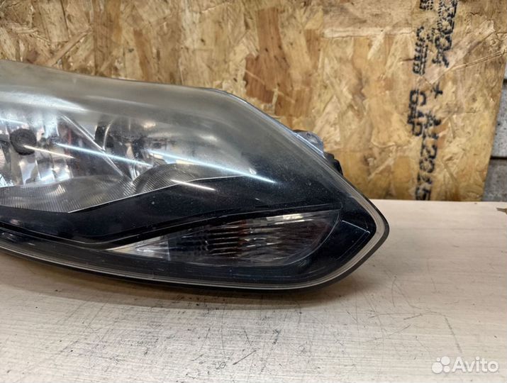 Фара галогеновая передняя правая Ford Focus 3