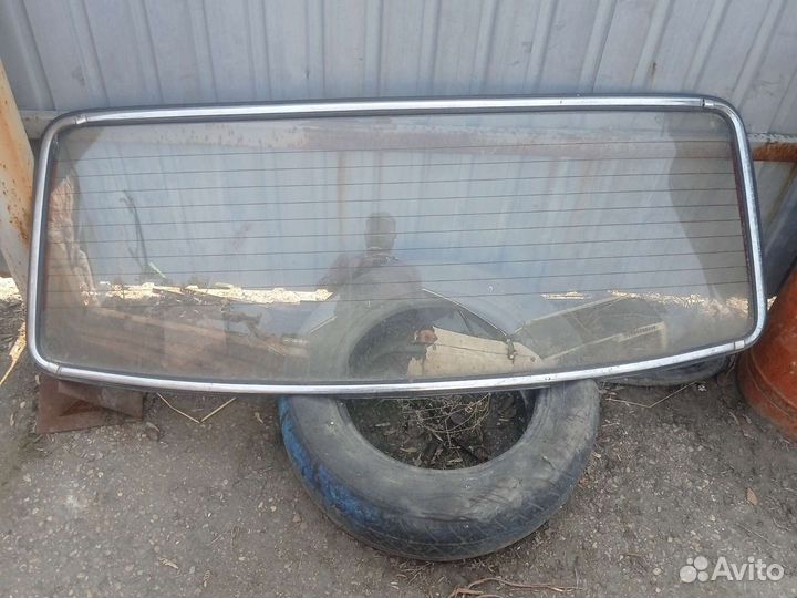 Стекло заднее волга