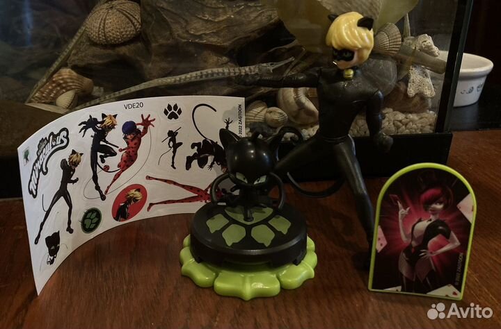 Киндер-игрушка Леди Баг и Супер-Кот