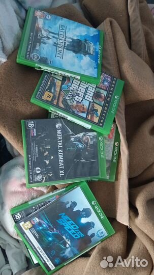 Продаю приставку Xbox one s