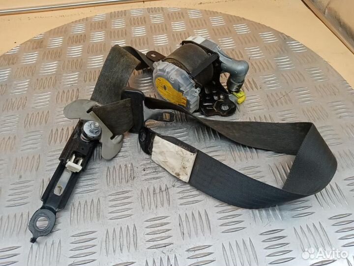 Ремень безопасности с пиропатроном Toyota Camry