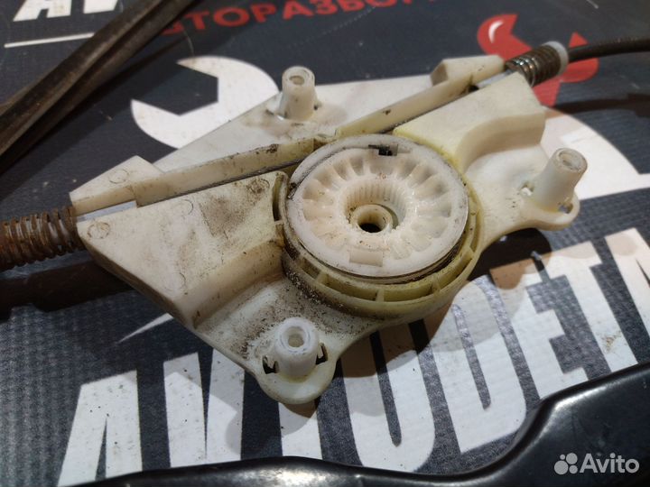 Стеклоподъемник передний Volkswagen jetta 4