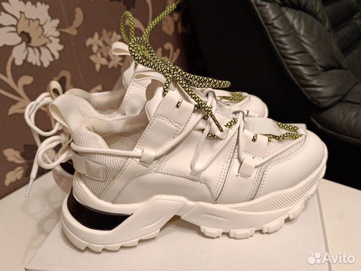 Кроссовки женские 38 размер