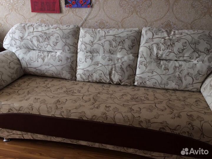 Диван с двумя креслами