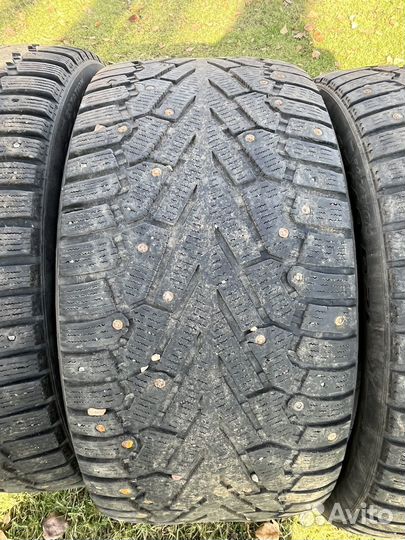 Pirelli Ice Zero 295/40 R21