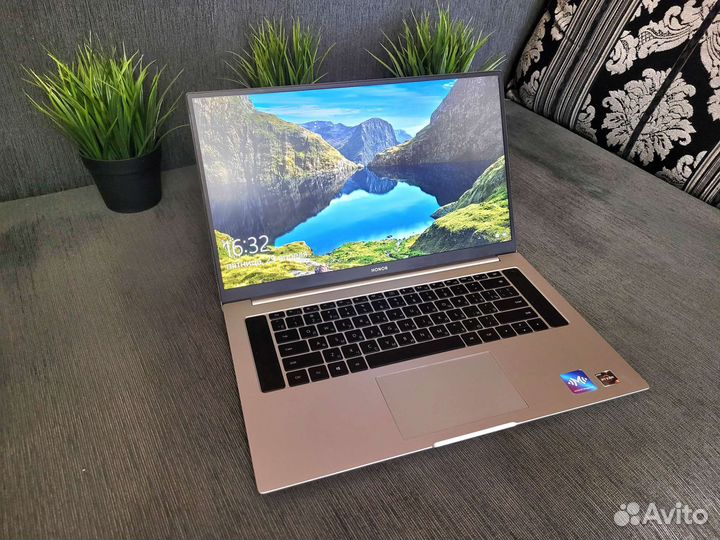 Honor Magicbook pro 16 8/512 серебристый как новый