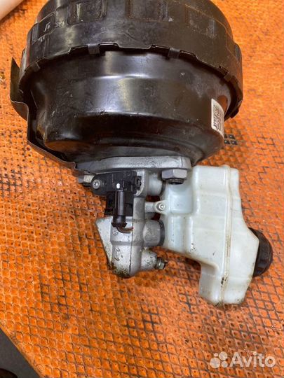Вакуумный усилитель тормозов передний Audi Q3 8U
