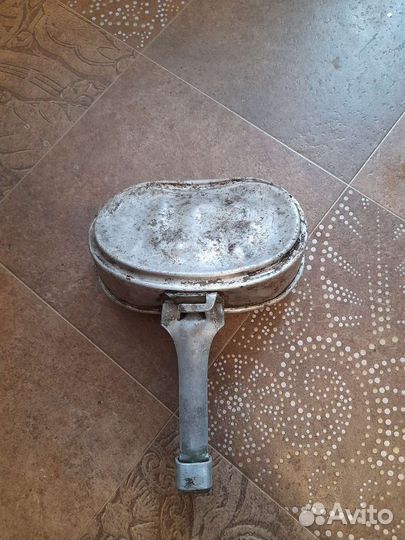 Крышки от немецких котелков и манерка