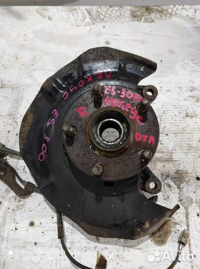 Кулак поворотный передний правый Toyota Camry v40