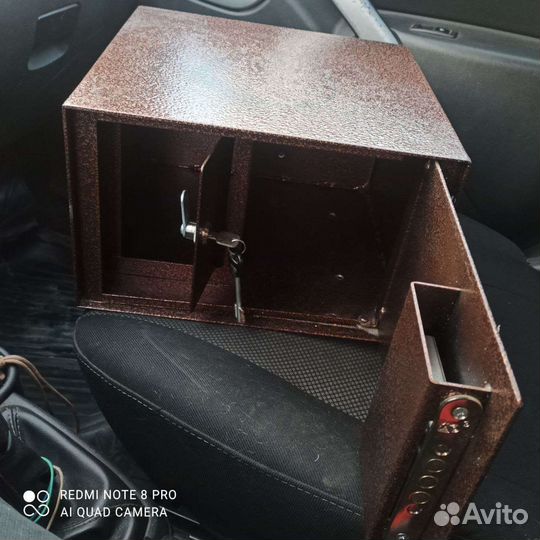Сейф металлический