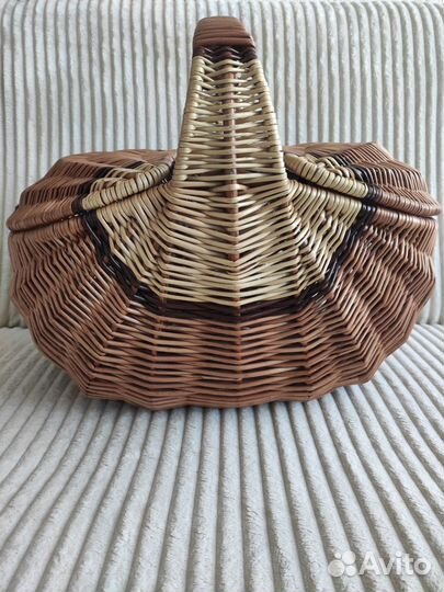 Корзина плетеная большая с крышкой