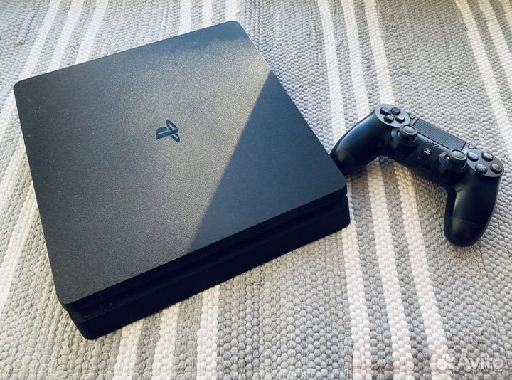 PlayStation 4 Slim