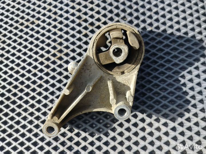 Подушка крепление двигателя Opel Astra H