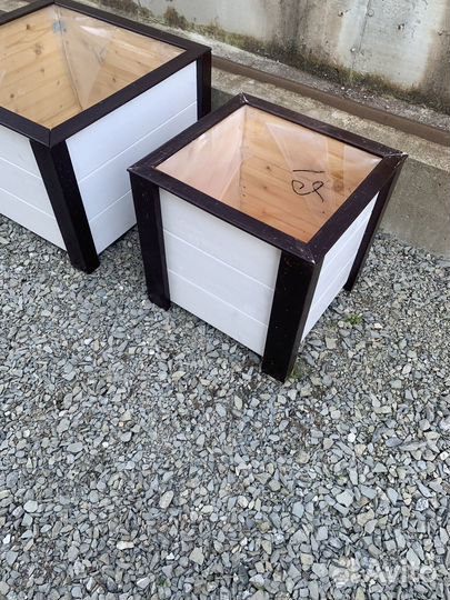 Деревянные уличные кашпо