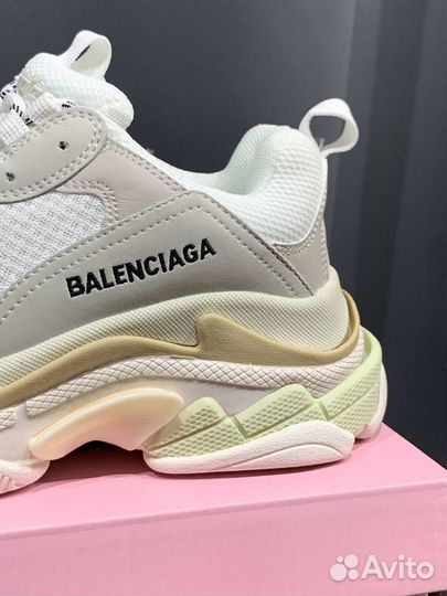 Balenciaga Triple S White. Женские кроссовки