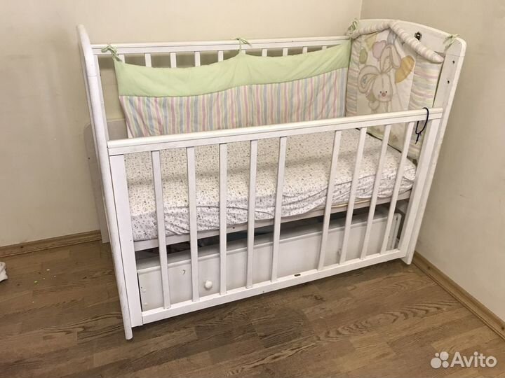 Кроваттка детская с маятником